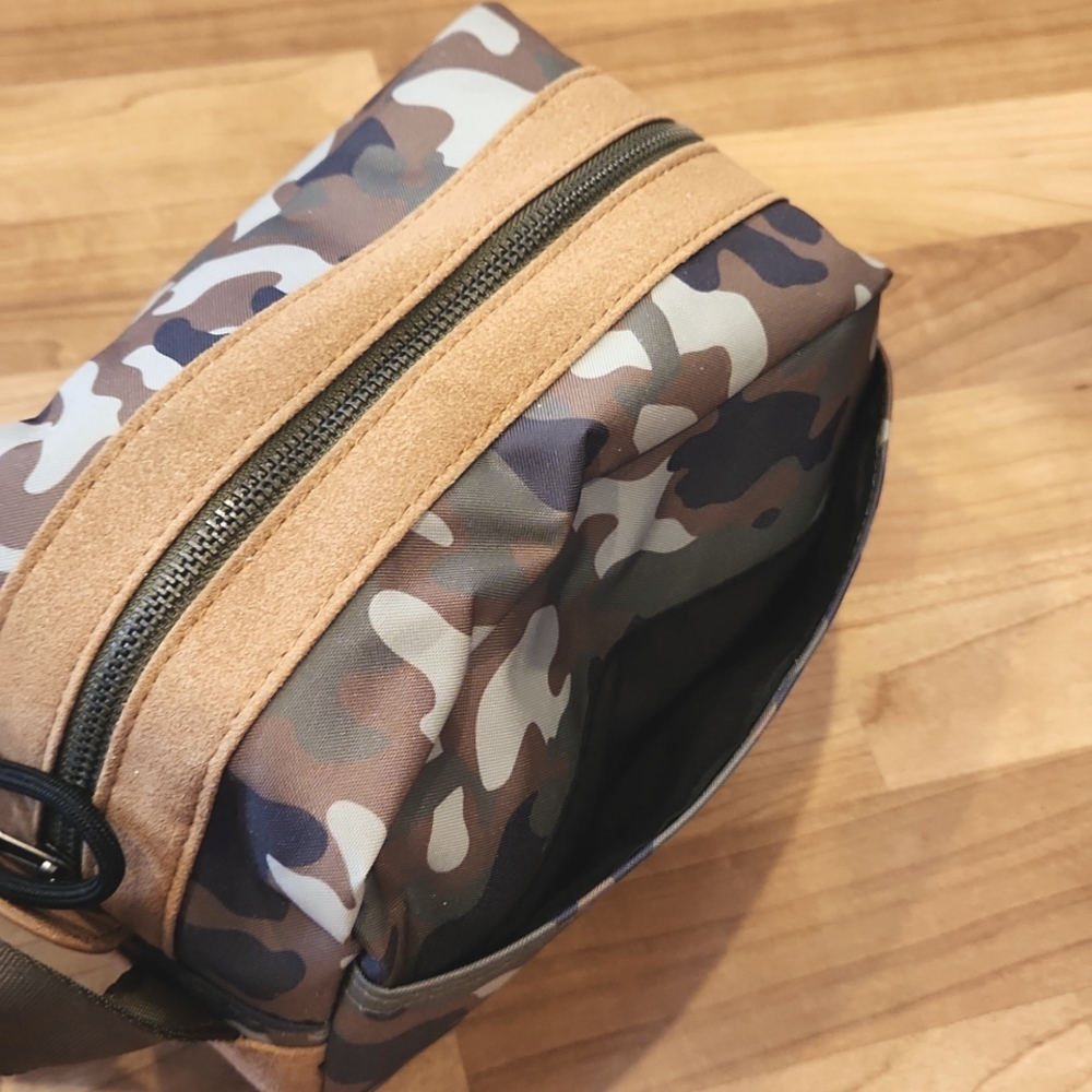 Toiletry Case - Picture 9 of 9